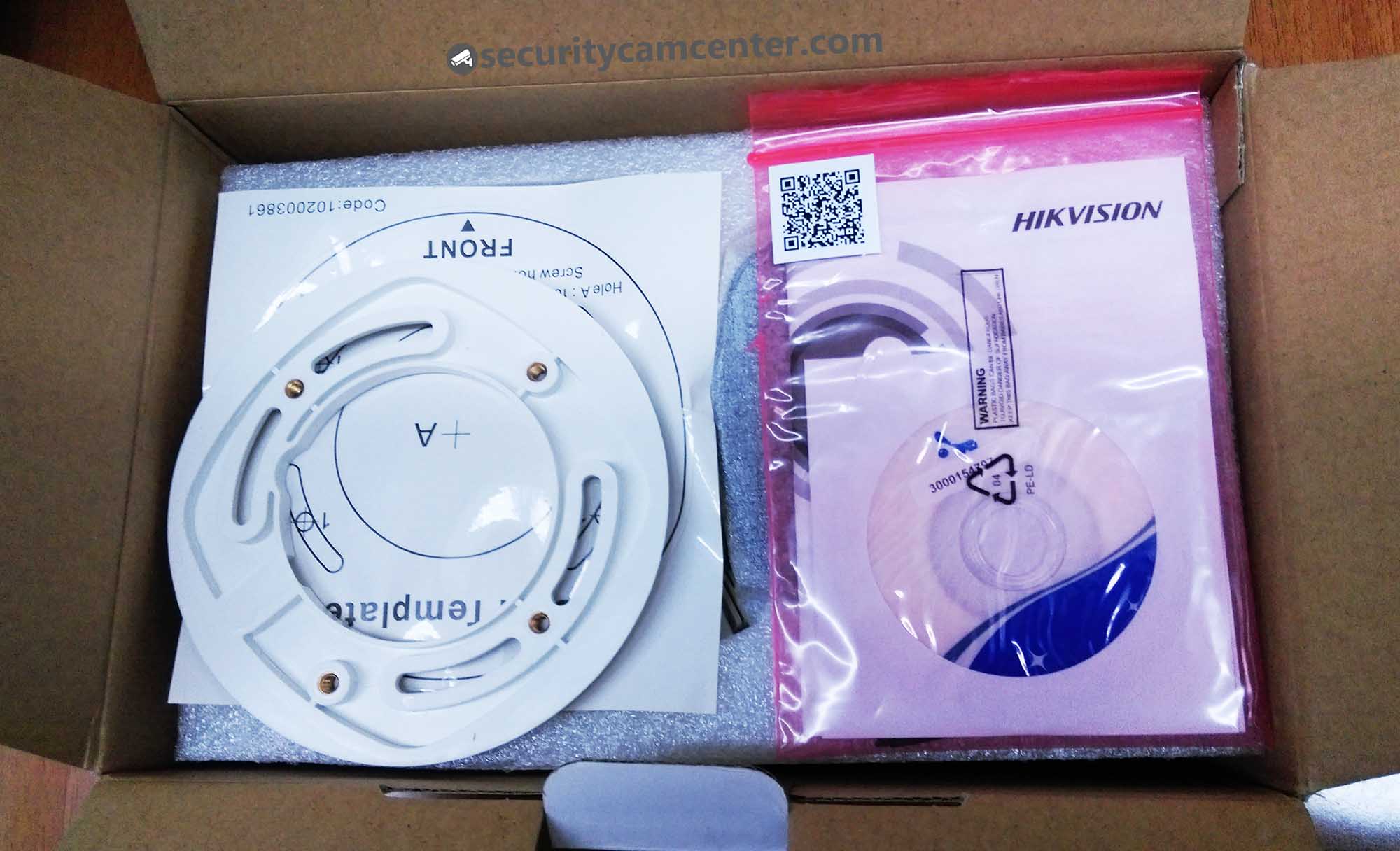 Opening up the Hikvision DS-2CD2542FWD-IWS USA retail box.